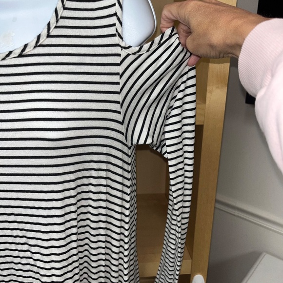 A PEA IN THE POD MATERNITY STRETCH STRIPED COLD SHOULDER COMFY DRESS SMALL - Picture 3 of 4